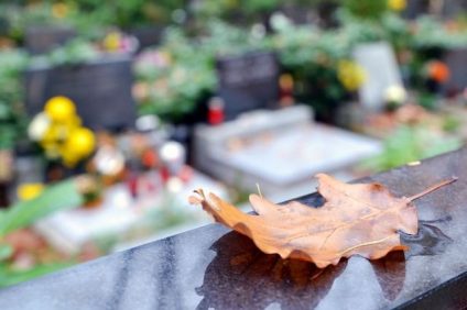 monument-feuille-cimetiere